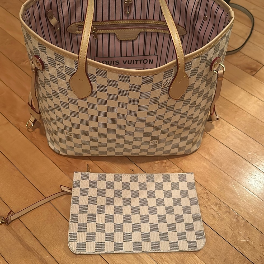 Tote and wristlet combo. Pretty pink interior. Only used a couple of times!